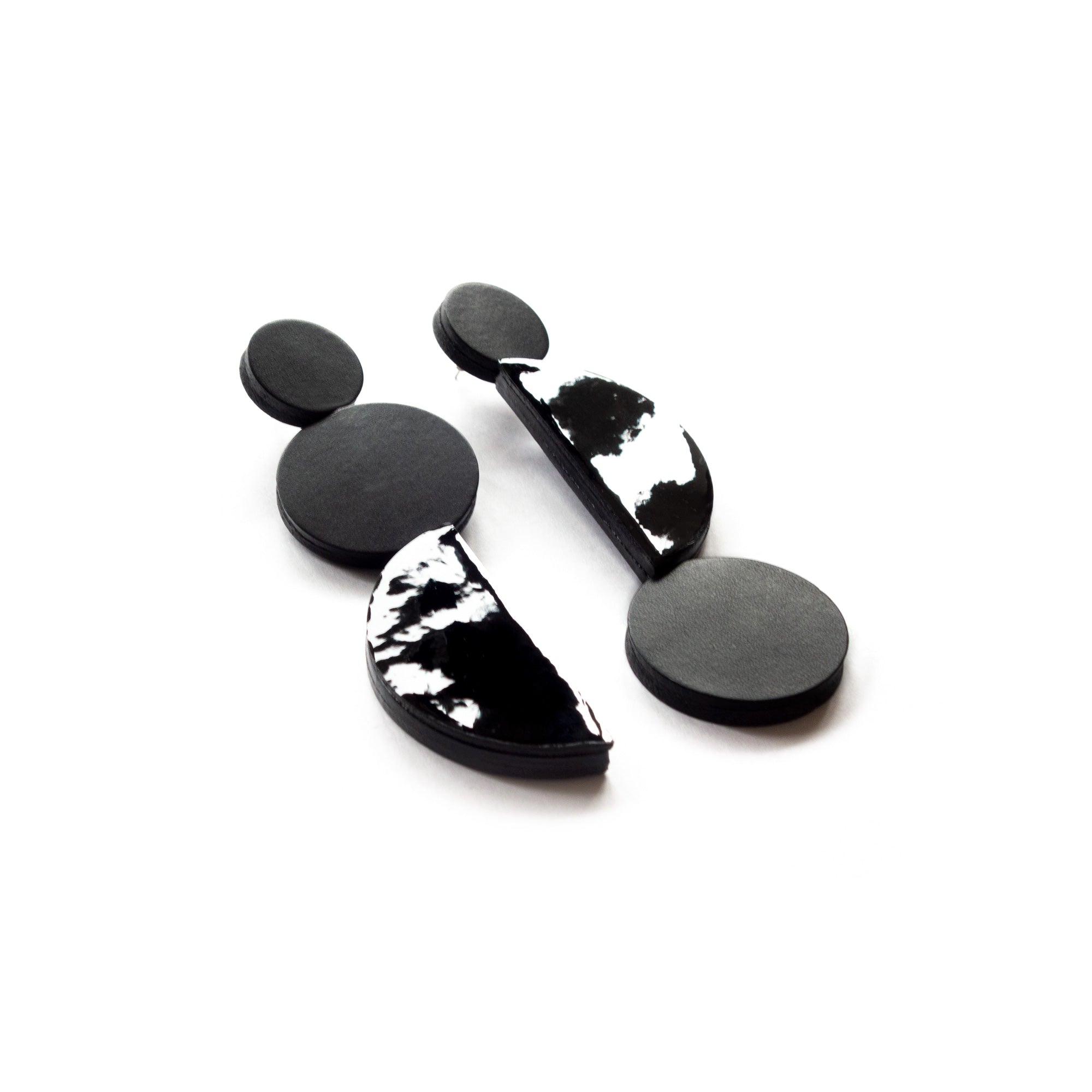 Grandes boucles d'oreilles architecturales en cuir noir pour soirée