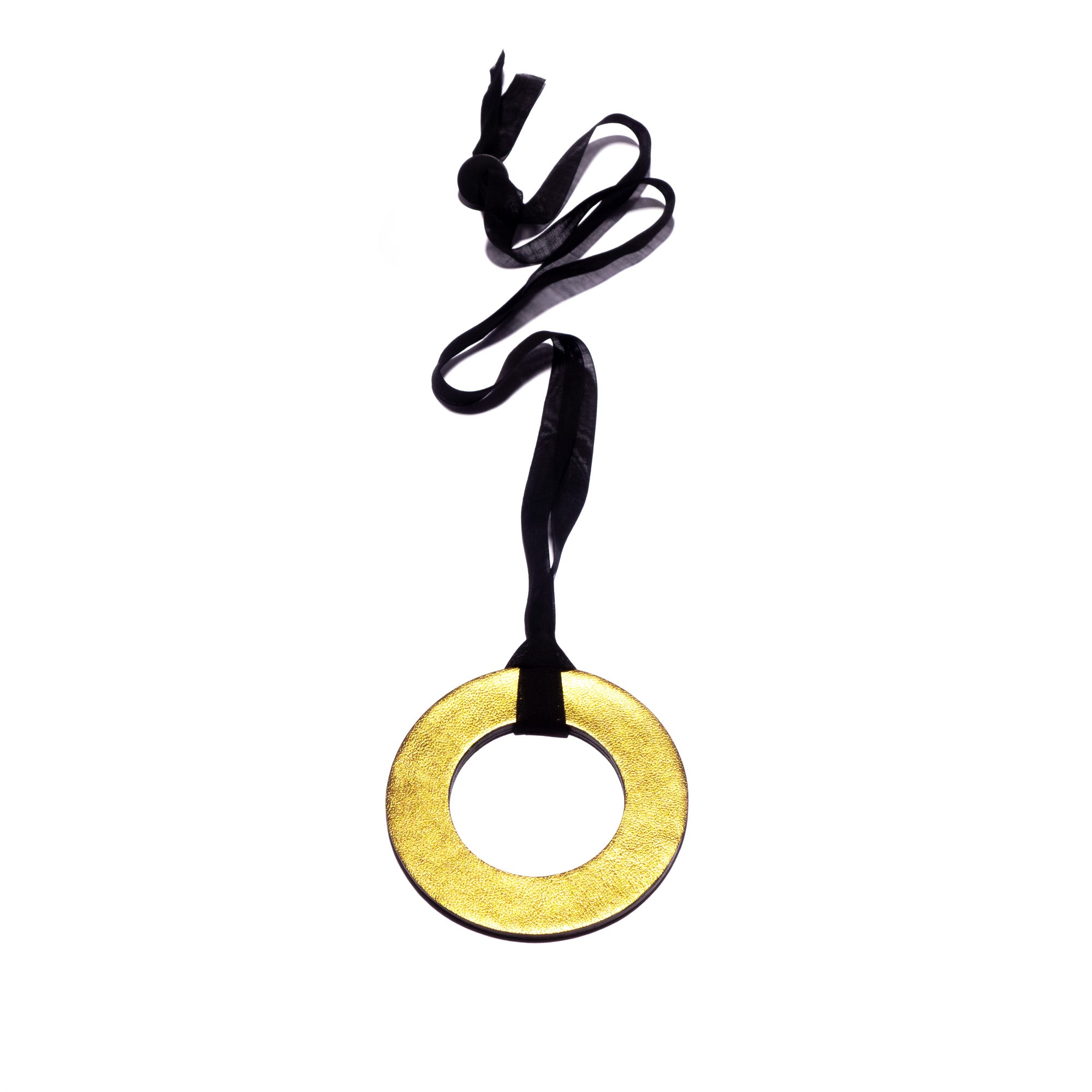 Collier en cuir, noir mat et doré