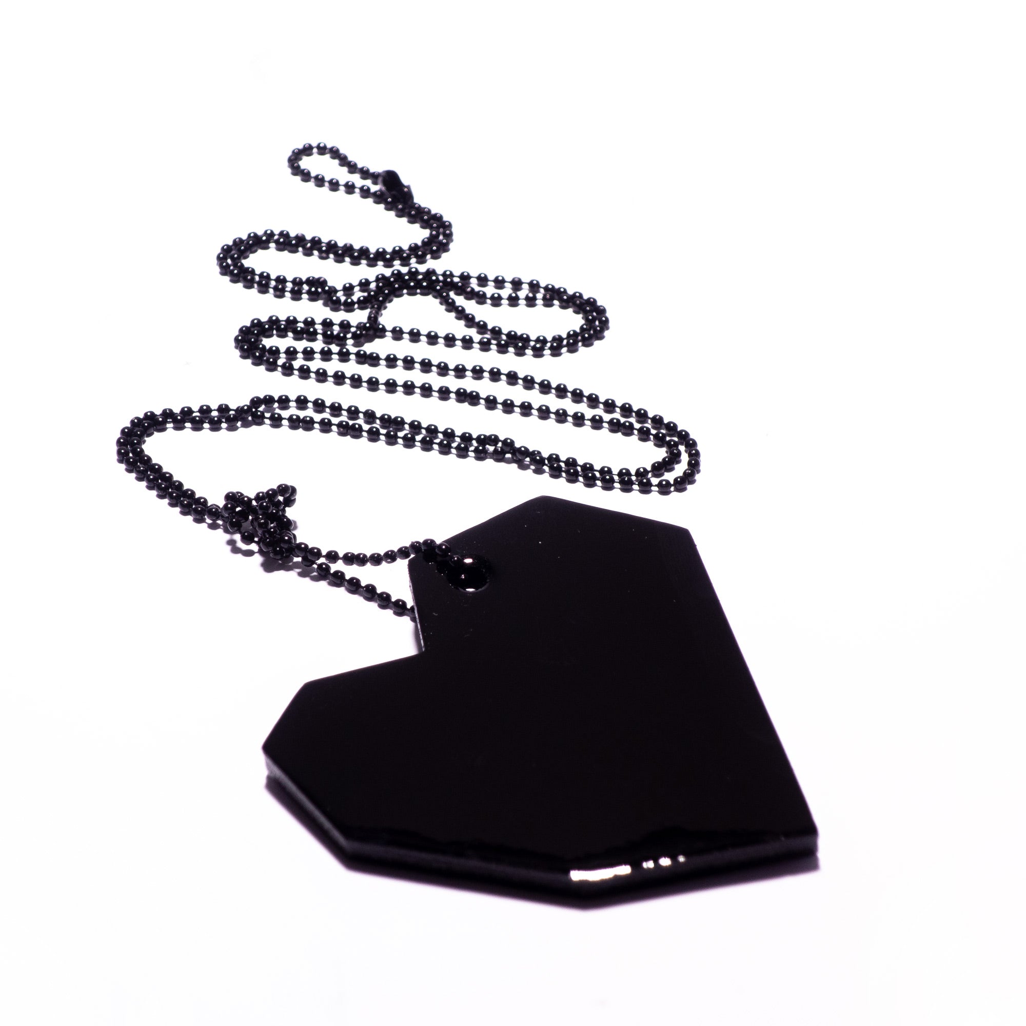 Collier, pendentif en cuir vernis