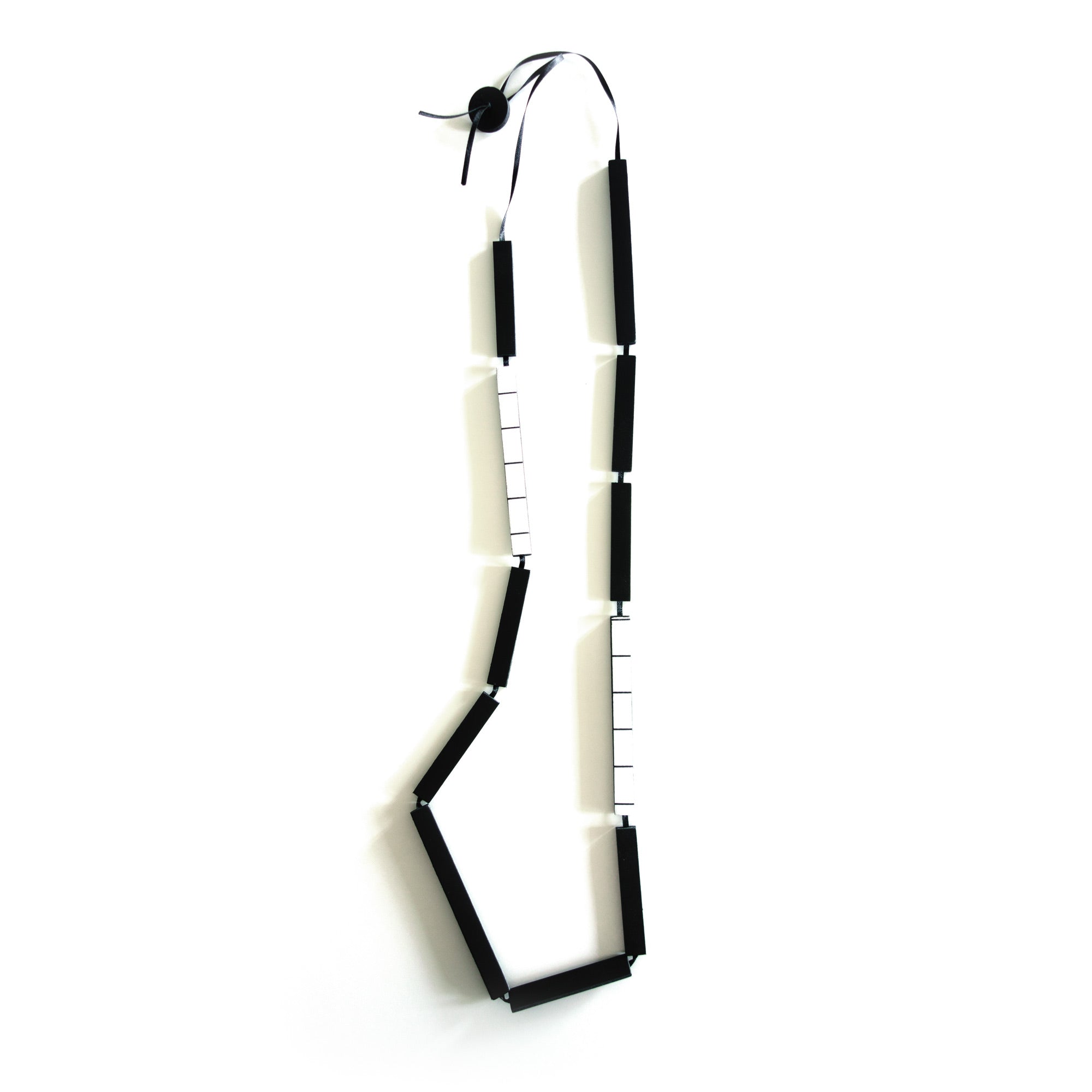Collier en cuir noir et blanc