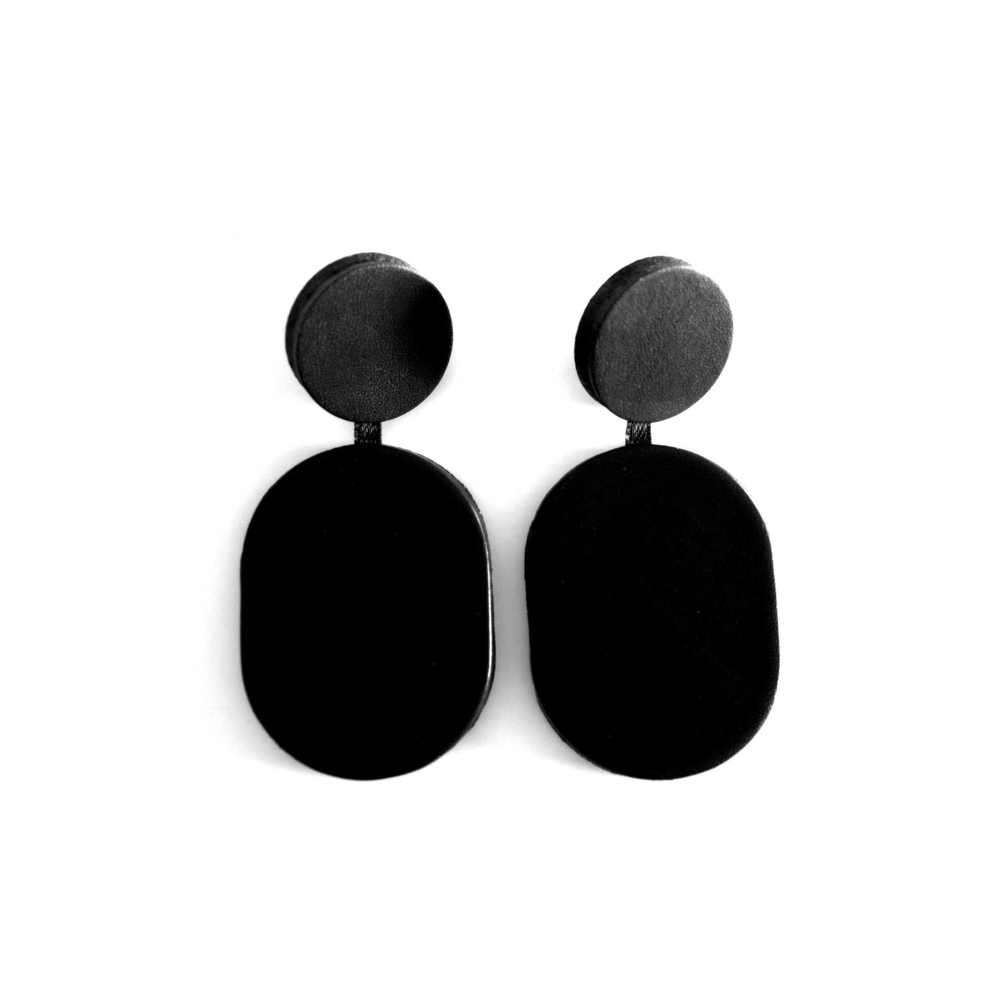 Boucles d'oreilles ovales cuir noir