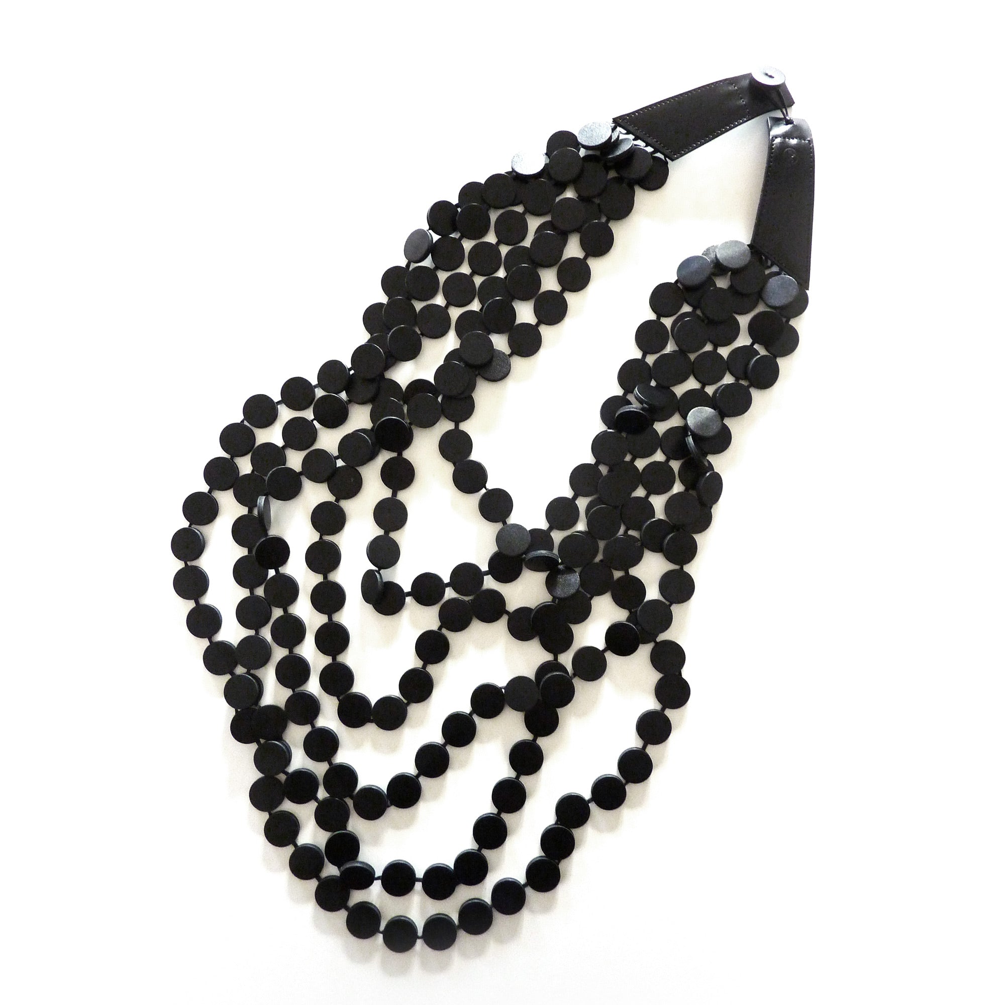 Collier en cuir noir oversize