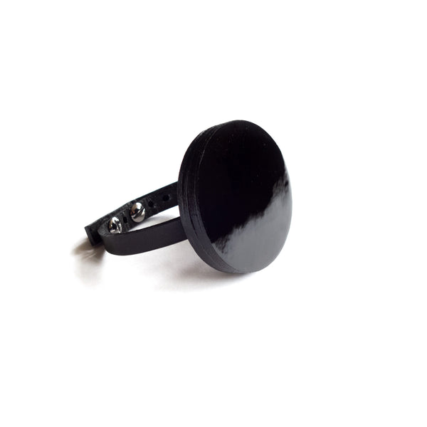 Bracelet en cuir noir contemporain, design et graphique