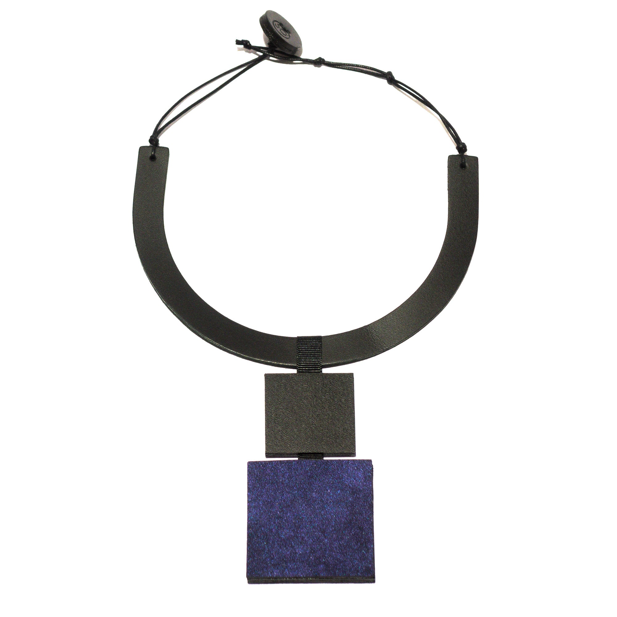 Collier en cuir, pendentif carré, noir mat et bleu indigo
