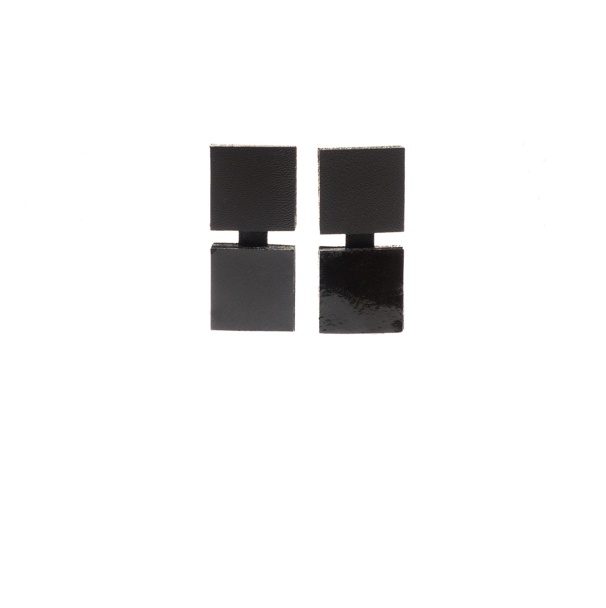 Boucles d'oreilles carrées en cuir, noir vernis