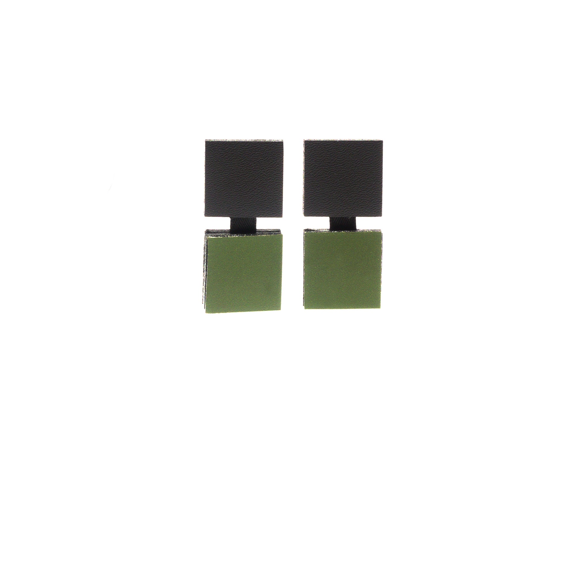 Boucles d'oreilles carrées en cuir, vert mat