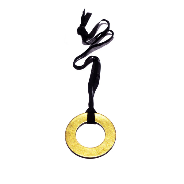 Collier en cuir, noir mat et doré