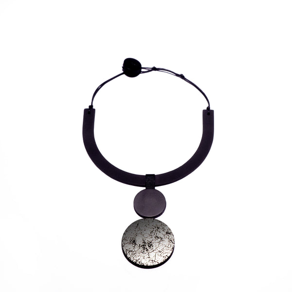 Collier en cuir, noir mat et gris métallisé craquelé