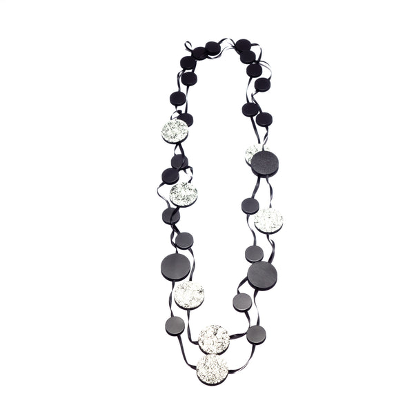 Collier en cuir noir et gris métallisé craquelé