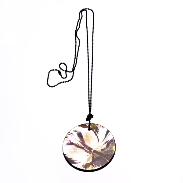 Collier, pendentif rond en cuir imprimé