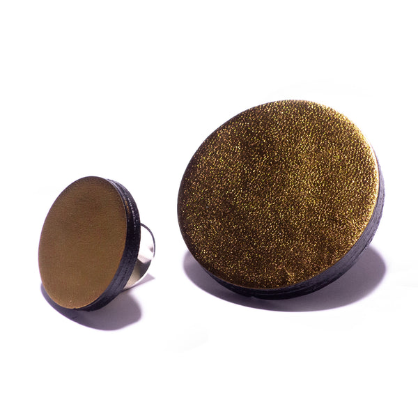 Bague ronde en cuir doré