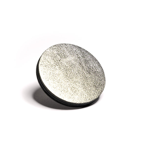 Bague ronde en cuir, gris métallisé
