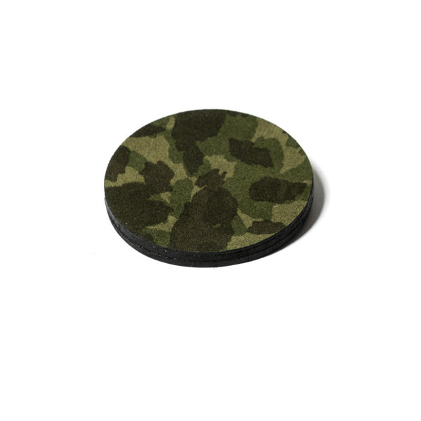 Broche en cuir ronde, camouflage kaki